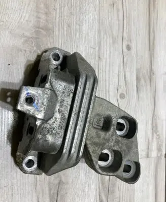 Mercedes-Benz B W246 W242 Engine mounting bracket 26008
