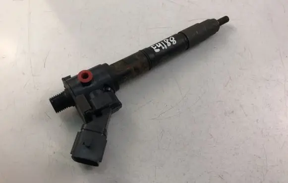 Volvo XC70 Fuel injector 31405404