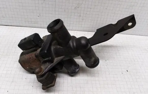 Volkswagen Transporter - Caravelle T5 Coolant heater control valve 7L0819076B