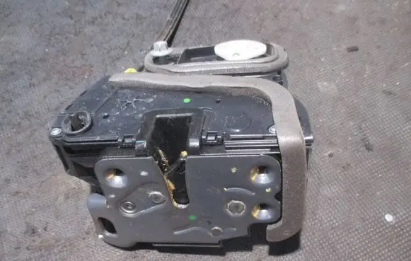 Opel Astra K Front door lock 915C3039072 180709