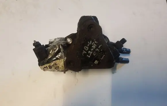 Mercedes-Benz E W211 Fuel injection high pressure pump 0445010078