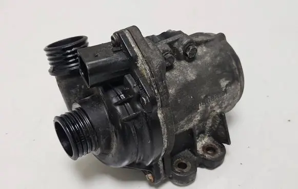 BMW 3 E92 E93 Water pump 7632426