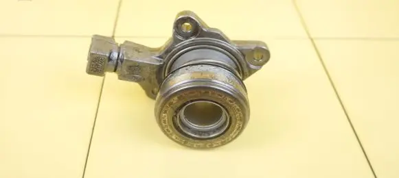 Ford Kuga II Clutch slave cylinder DG917A564AB T8MA
