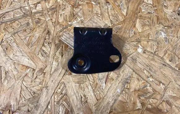 Porsche Macan (95B) Front shock absorber mounting bracket 95b201260