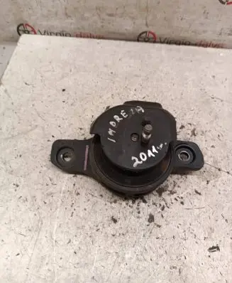 Subaru Impreza III Engine mount bracket