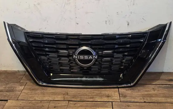 Nissan X-Trail T33 Front bumper upper radiator grill 623106RU0A