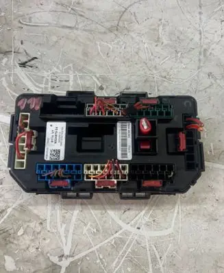 BMW 3 F30 F35 F31 Fuse module 19098000001 9224879 02032013