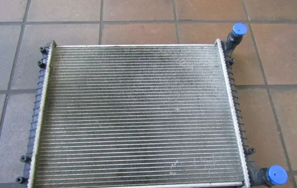 Audi A2 Coolant radiator 8Z0121251