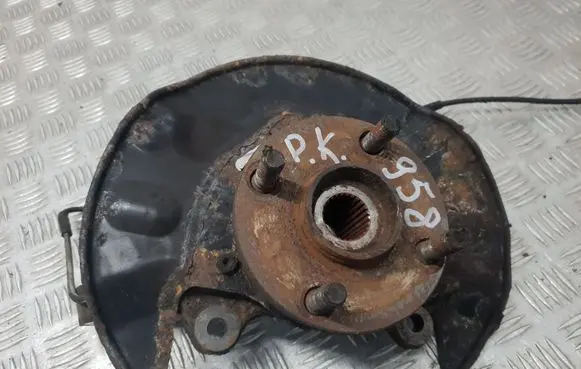 Toyota Corolla E120 E130 Front wheel hub