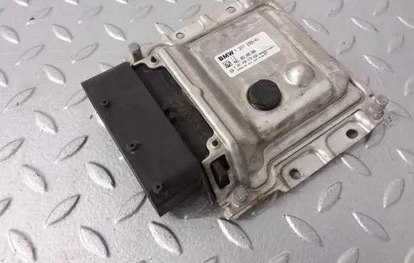 BMW X5 F15 Reducing agents exhaust control unit 7377299 0281030578