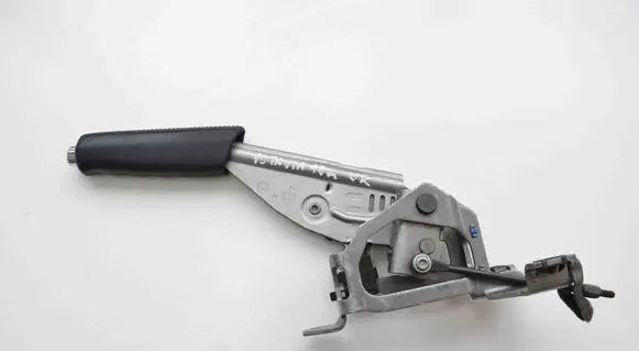 Skoda Octavia Mk2 (1Z) Hand brake release handle 1J0947561 1Z2711303C