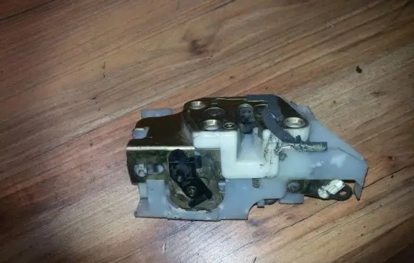 Mazda 323 Rear door lock