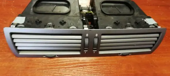 BMW 7 E65 E66 Dash center air vent grill 8223599