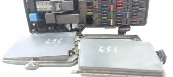 Mercedes-Benz C W202 Fuse box set 2025400250