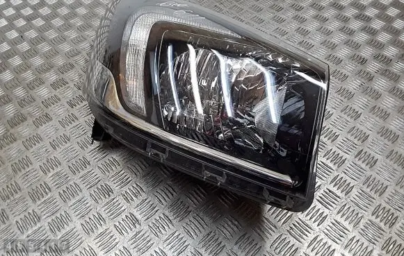 Opel Vivaro Headlight/headlamp 260108099r