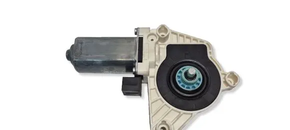 Volkswagen PASSAT B8 Front door window regulator motor 5Q4959802B