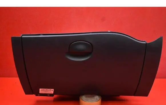 Glove box
