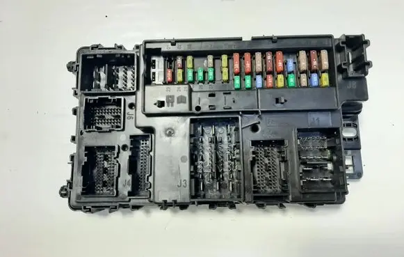 Ford Mondeo MK V Fuse module HU5T15604BFB