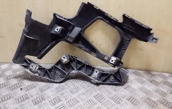 Front bumper mounting bracket