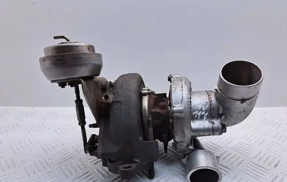 Toyota Avensis T250 Turbo 172010R020 0606150058 0606150059