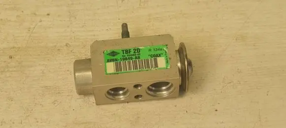 Ford Focus Air conditioning (A/C) expansion valve AV6N19849AB 32456302