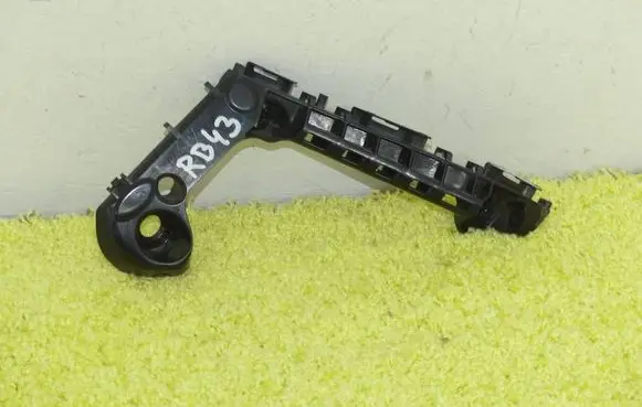 Front bumper mounting bracket