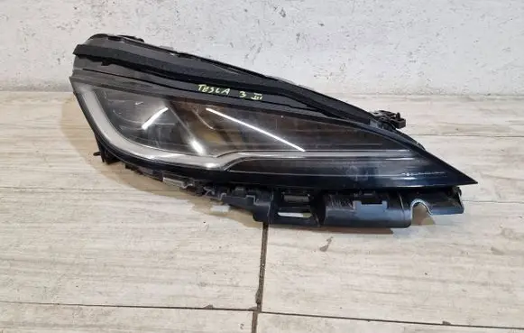 Tesla Model 3 Headlight/headlamp 1760889-00