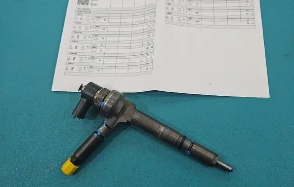 Opel Astra H Fuel injector 0445110175 IMPRK1540589