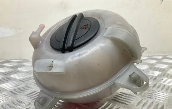 Audi A3 S3 8V Coolant expansion tank/reservoir 5Q0121407M