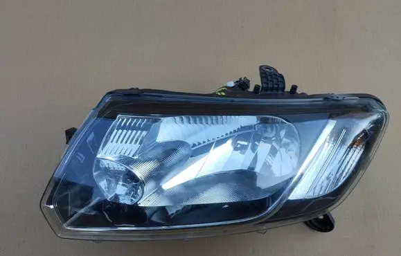 Renault Sandero II Headlight/headlamp 260604111R