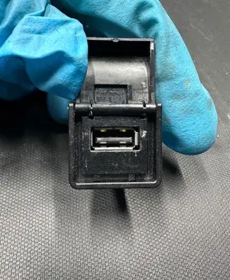 Infiniti FX USB socket connector 284H31FA0A
