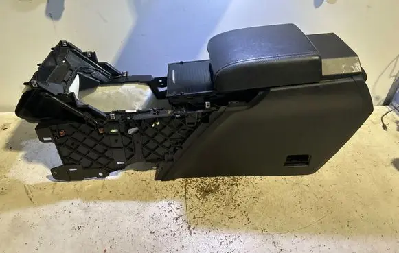 Land Rover Evoque I Armrest 9095642127P