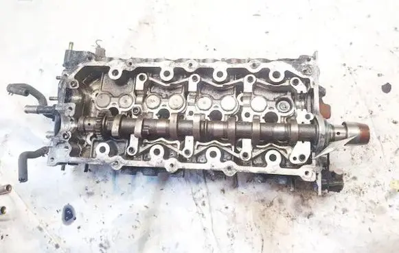 Toyota Avensis T250 Engine head 