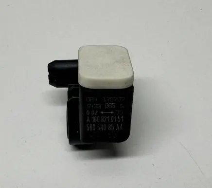 Mercedes-Benz E W212 Airbag deployment crash/impact sensor A1668210151 56054085AA 024170707