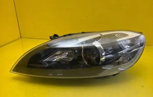 Volvo V40 Headlight/headlamp 31283332