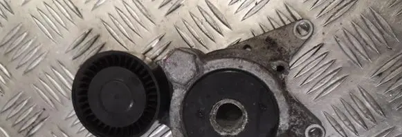 Toyota Avensis T270 Generator/alternator belt tensioner