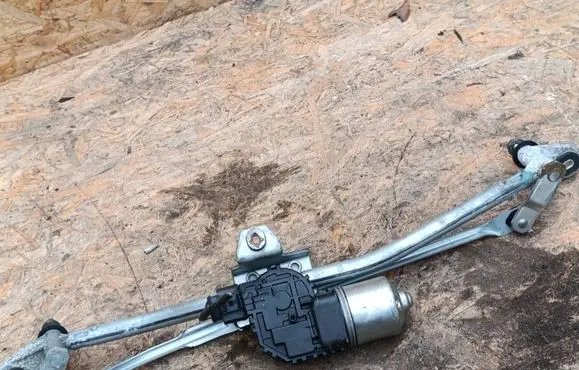 Front wiper linkage and motor