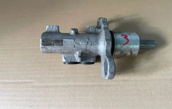 Audi A4 S4 B5 8D Master brake cylinder 2435
