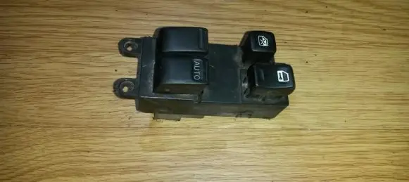 Nissan Almera Electric window control switch
