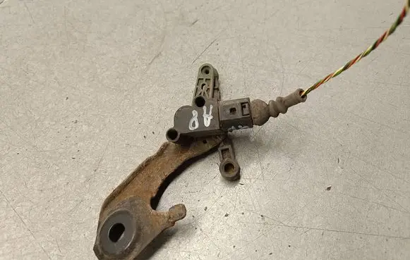 Audi A8 S8 D4 4H Rear air suspension level height sensor 