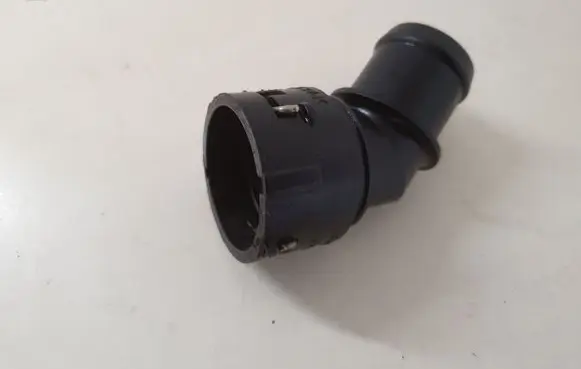 Volkswagen PASSAT B6 Engine coolant pipe/hose 1J0121619