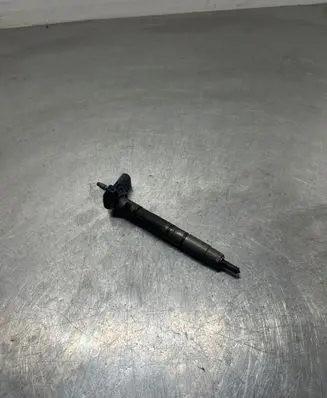 Volkswagen PASSAT B6 Fuel injector 03L130277 0445116030