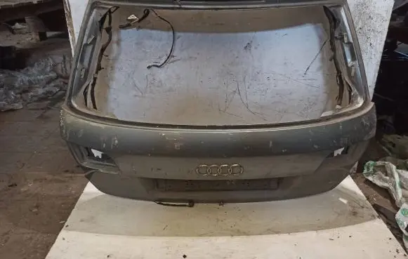 Audi A4 S4 B7 8E 8H Tailgate/trunk/boot lid
