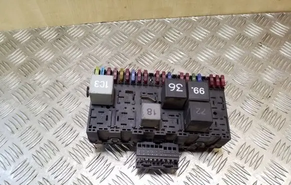 Volkswagen Transporter - Caravelle T4 Fuse module 357937039