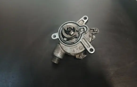 Volvo XC70 Vacuum pump 30731825