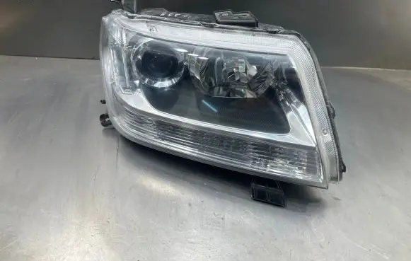 Suzuki Grand Vitara II Headlight/headlamp 10059079