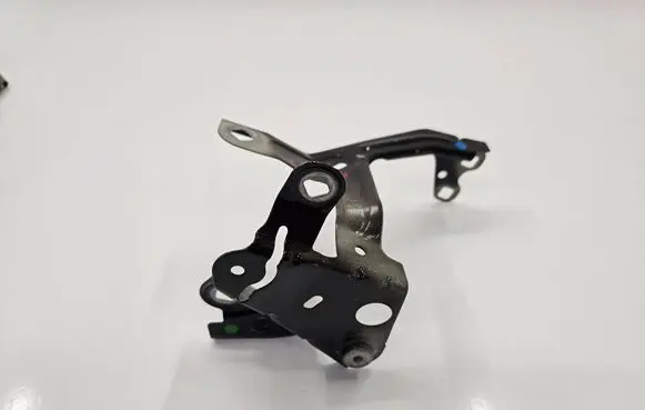 BMW 5 G30 G31 G38 Fender mounting bracket 7349617