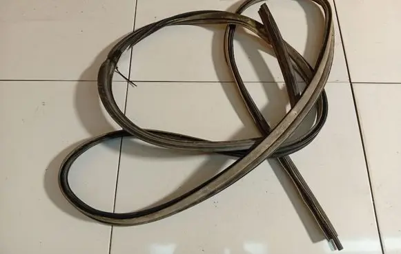 Chrysler Voyager Trunk rubber seal (body) 