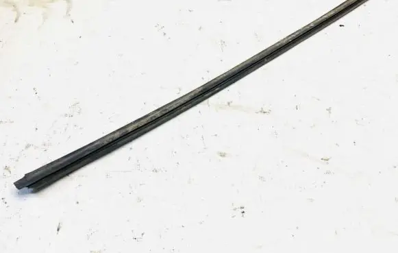 Ford Mondeo MK II Front door glass trim molding 