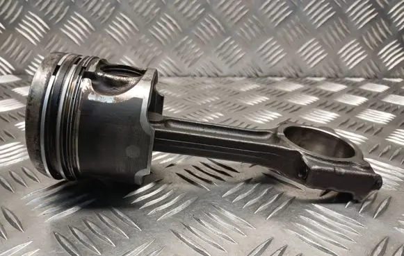 Nissan Qashqai Piston with connecting rod 7185928